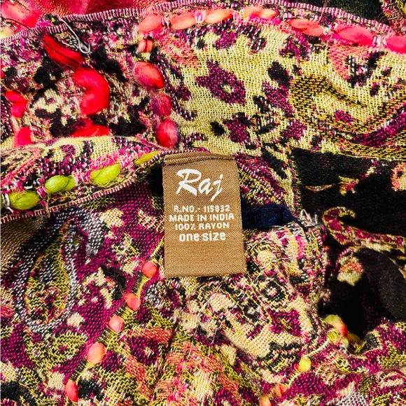 Ran Infinity Scarf - Picture 4 of 4